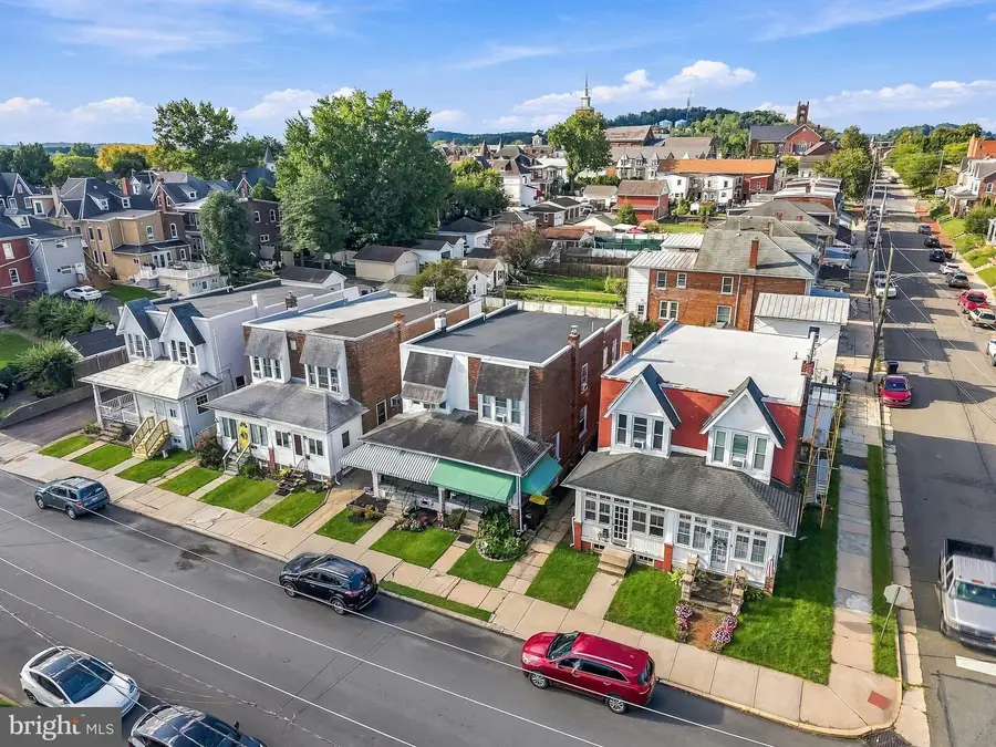 34 W 6th St, Boyertown, PA 19512 - #2