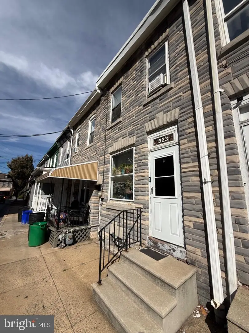 923 Cotton St, Reading, PA 19602 - #2
