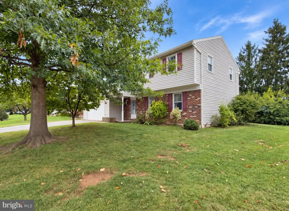 812 Carman Dr, Reading, PA 19610 - #1