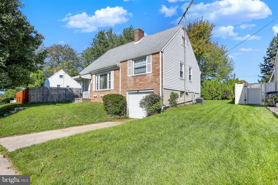 1123 Sheridan St, Reading, PA 19611 - #2