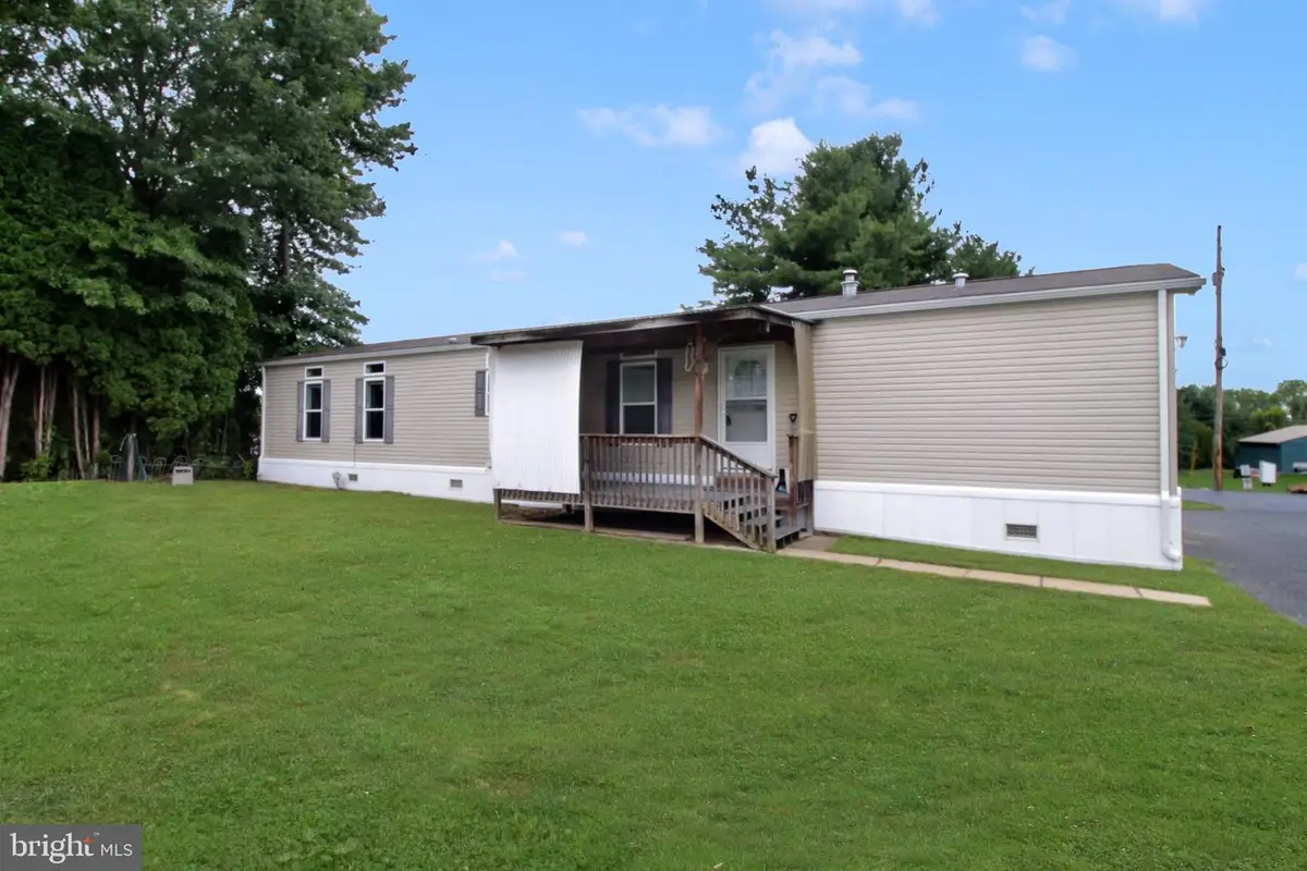 15 Woodland Ln, Mertztown, PA 19539 - #1