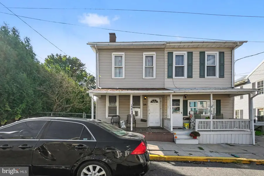 24 N 2nd St, Womelsdorf, PA 19567 - #2