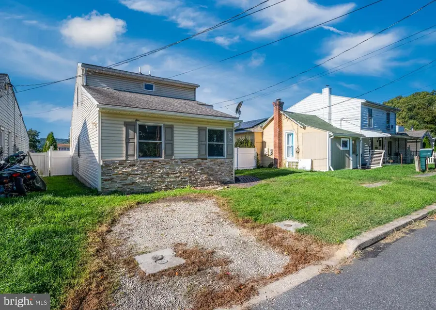 220 Woodland Ave, Reading, PA 19606 - #3