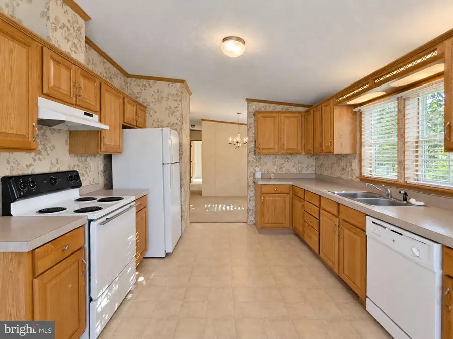 52 Leprechaun Cir, Mohrsville, PA 19541 - #3