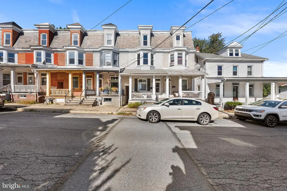 443 W Walnut St, Kutztown, PA 19530 - #1