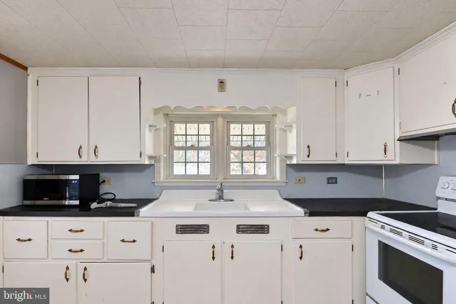 10 Hoch Rd, Oley, PA 19547 - #3