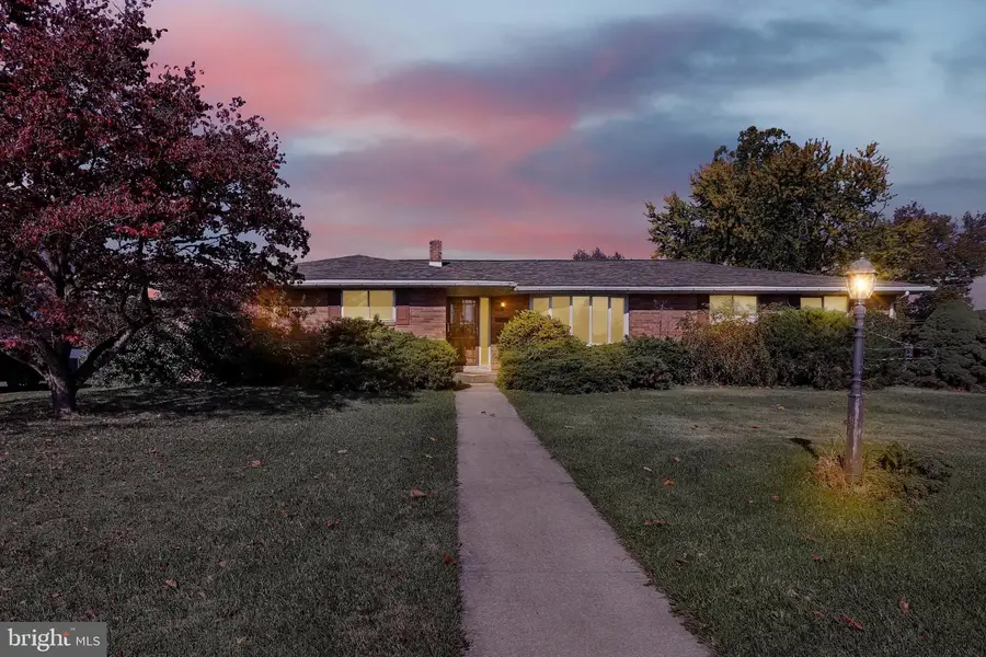 135 Fairview Dr, Kutztown, PA 19530 - #2