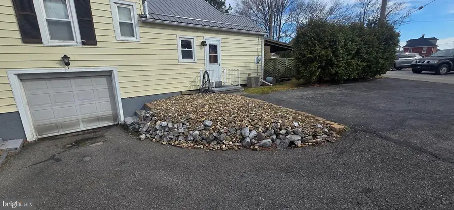 901 Garver St, Roaring Spring, PA 16673 - #2