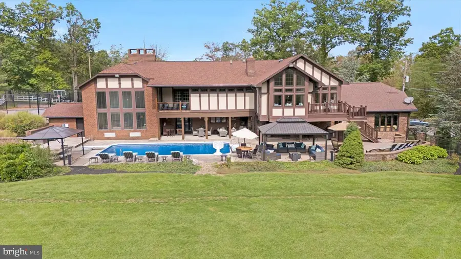1554 7th St W, Tyrone, PA 16686 - #2