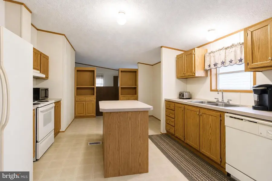 213 Creekside Ln, East Freedom, PA 16637 - #2