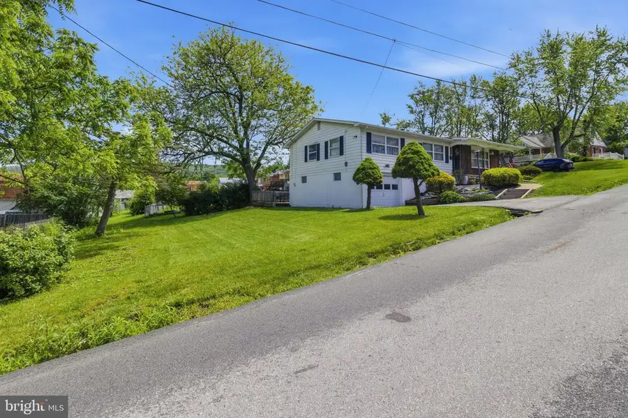 1409 Aberdeen St, Altoona, PA 16602 - #3