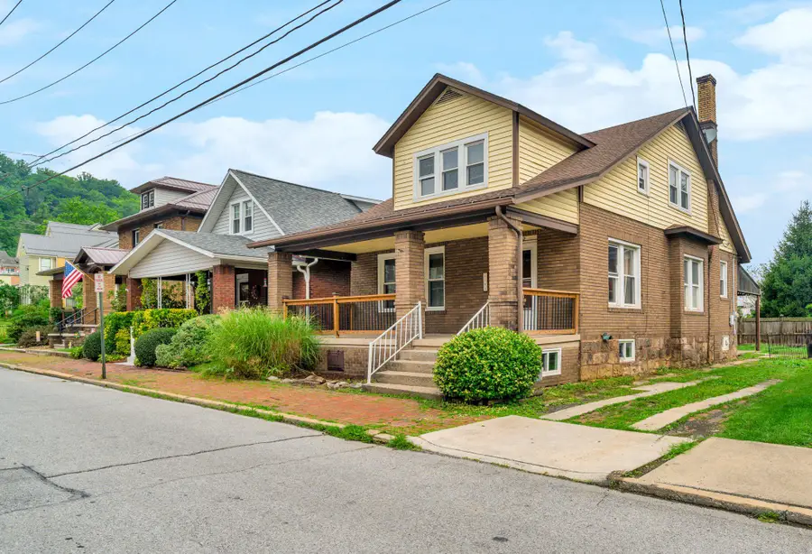 102 9th St, Tyrone, PA 16686 - #2