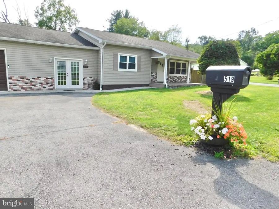 519 S S Dartmouth Ln, Altoona, PA 16602 - #2
