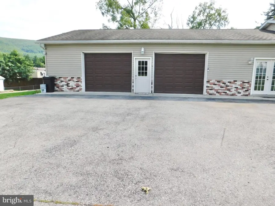 519 S S Dartmouth Ln, Altoona, PA 16602 - #3