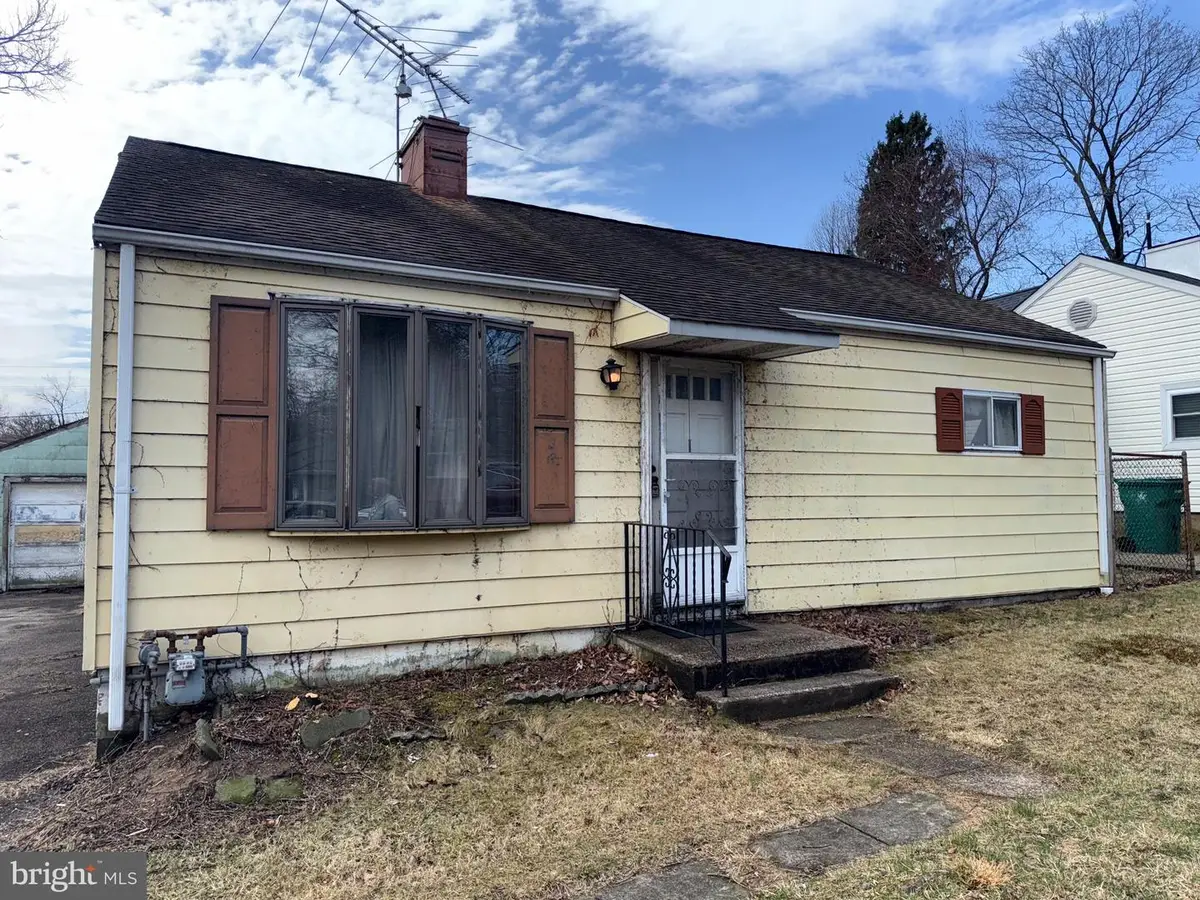 2715 Crest Ave, Bristol, PA 19007 - Image #1