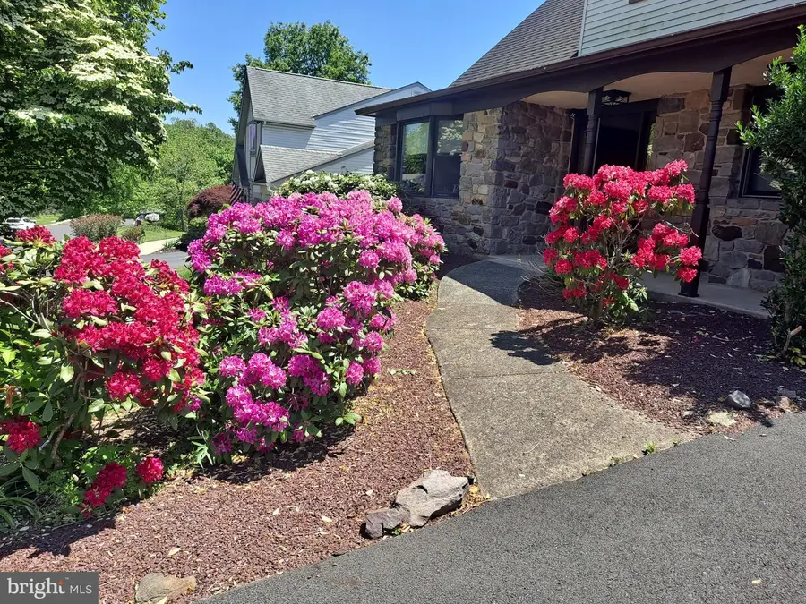 418 Fox Hollow Dr, Feasterville Trevose, PA 19053 - Image #3