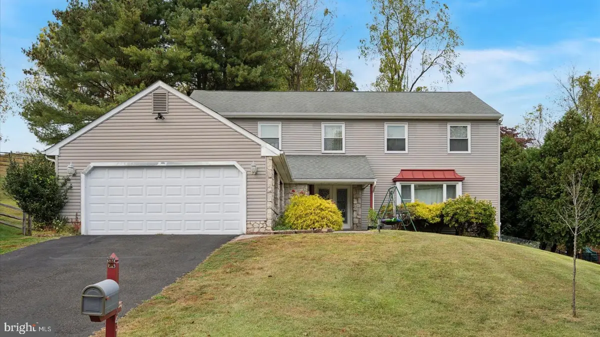 415 Fox Hollow Dr, Feasterville Trevose, PA 19053 - Image #1