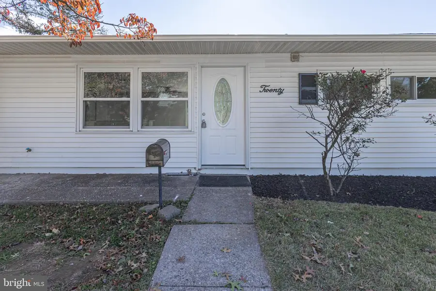 20 Serpentine Ln, Levittown, PA 19055 - Image #3