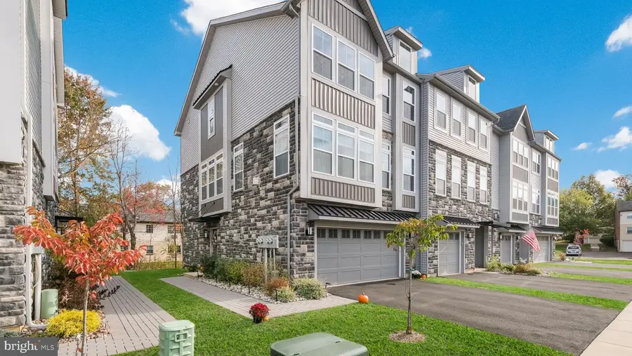 42 Independence Ct, Perkasie, PA 18944 - Image #2