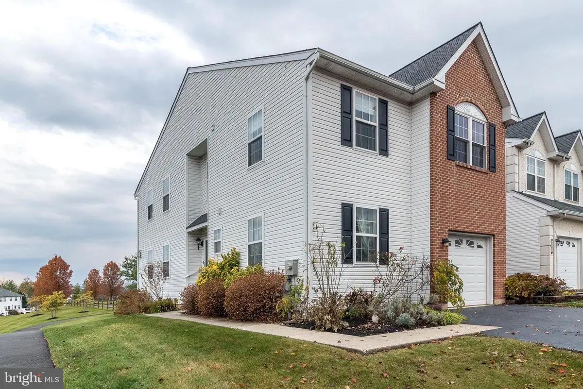 203 Hampshire Dr, Sellersville, PA 18960 - Image #1