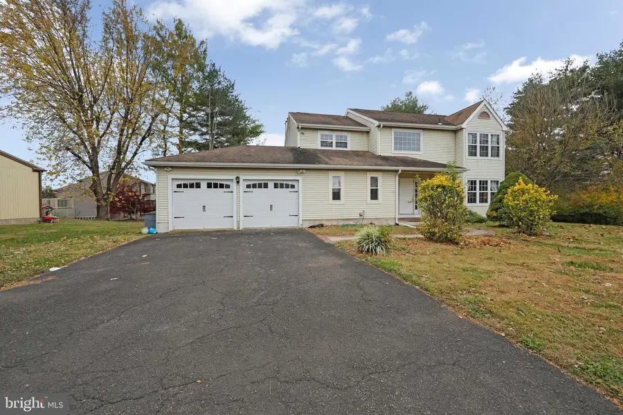 180 Independence Dr, Holland, PA 18966 - Image #2
