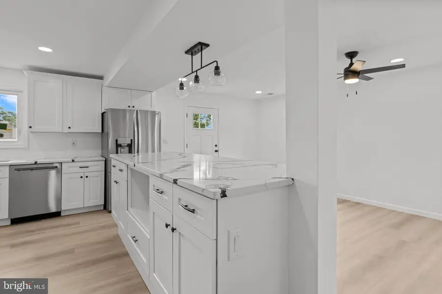 35 Thimbleberry Ln, Levittown, PA 19054 - Image #3