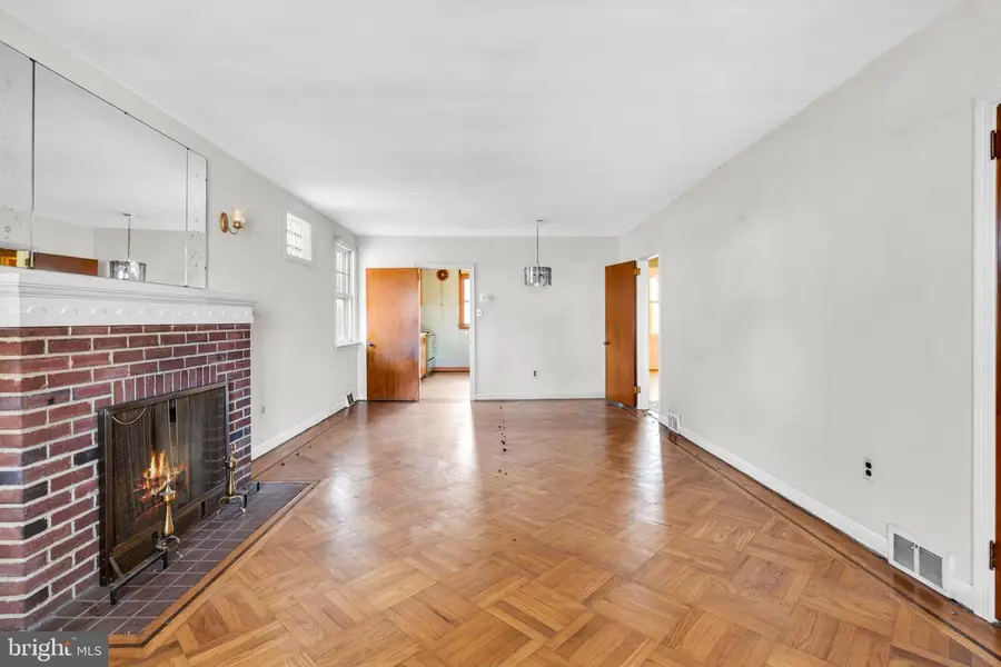 39 Woodbine Ave, Feasterville Trevose, PA 19053 - Image #3