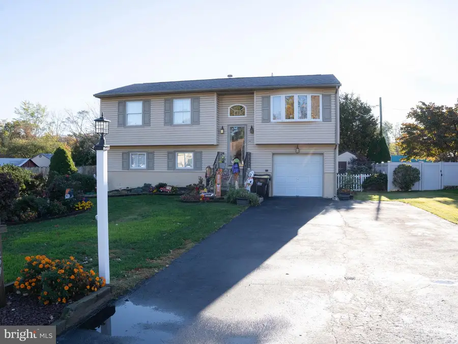5651 Terrace Ave, Bensalem, PA 19020 - Image #2