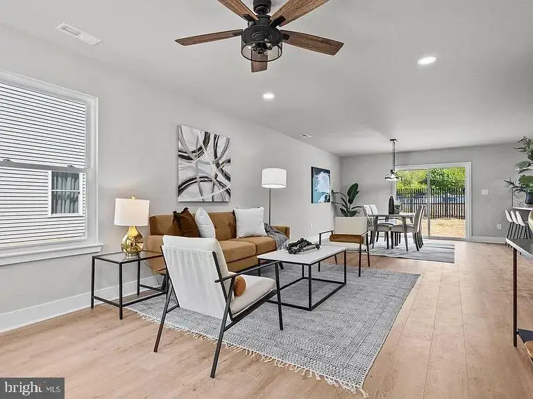 2814 Avenue E, Levittown, PA 19056 - Image #2