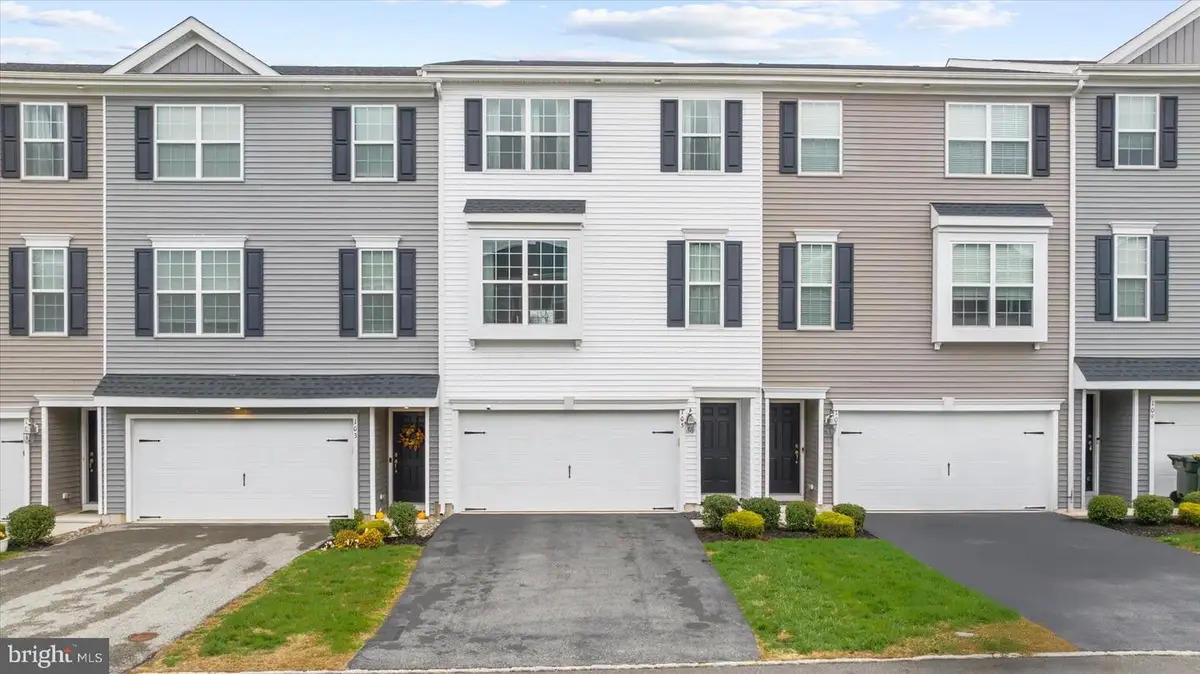 105 Edgewater Ct, Quakertown, PA 18951 - Image #1