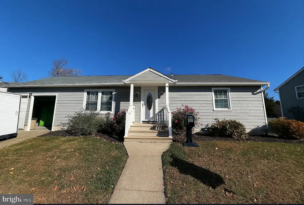 9 Lynns Ct, Morrisville, PA 19067 - Image #1