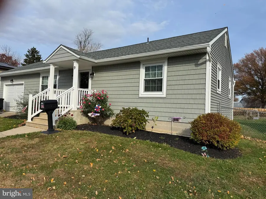 9 Lynns Ct, Morrisville, PA 19067 - Image #2
