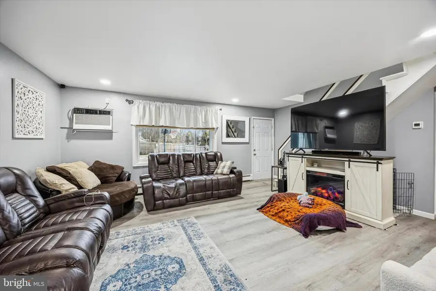 2 Red Maple Ln, Levittown, PA 19055 - Image #3