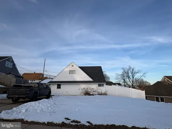 42 Hollyhock Ln, LEVITTOWN, PA 19055