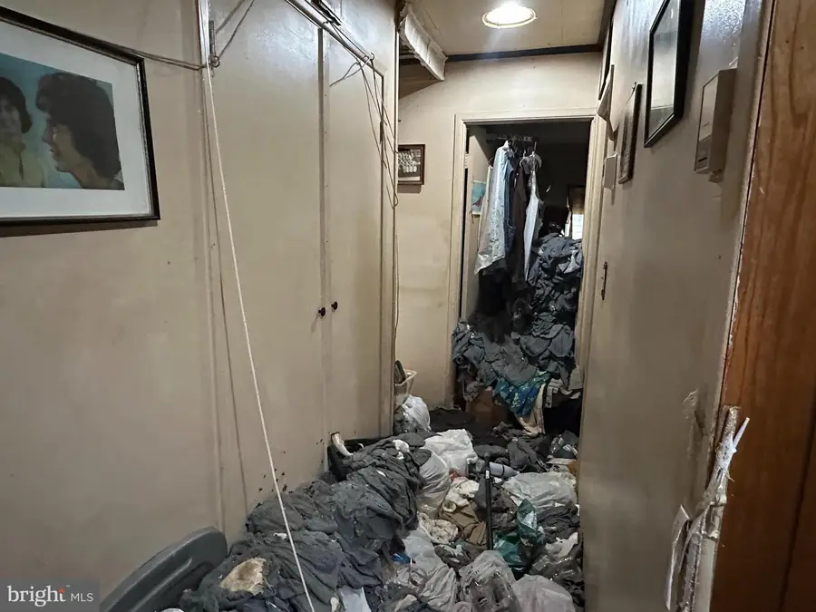 177 Pinewood Dr, Levittown, PA 19054 - Image #2