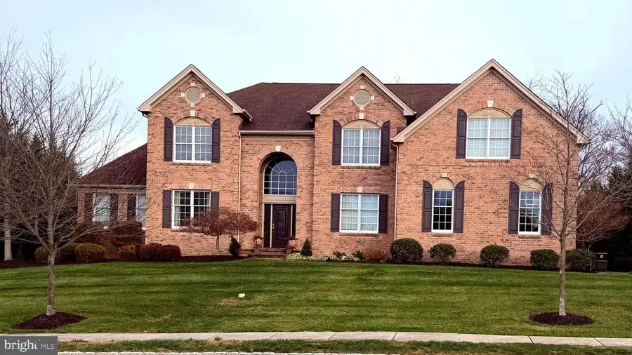 216 Jane Chapman Dr E #e, Newtown, PA 18940 - Image #2