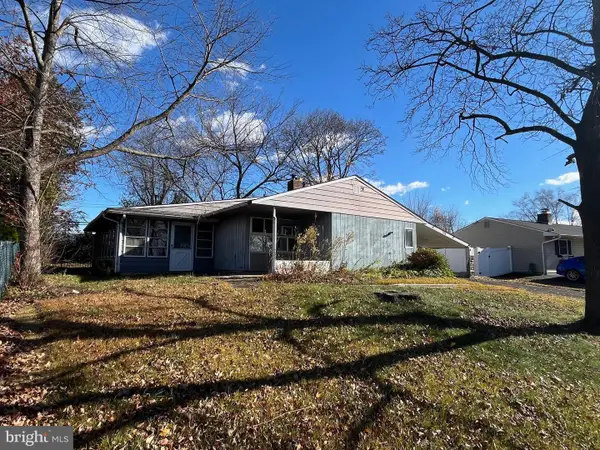 394 Lakeside Dr, LEVITTOWN, PA 19054