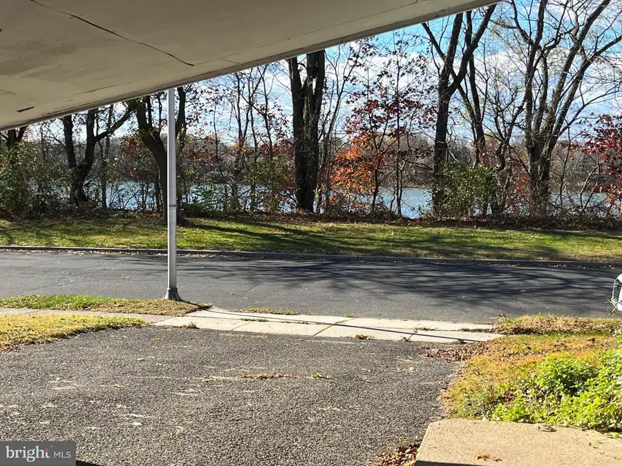 394 Lakeside Dr, Levittown, PA 19054 - Image #2