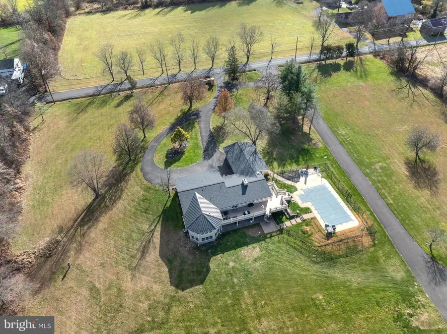 6469 Groveland Rd, Pipersville, PA 18947 - Image #3