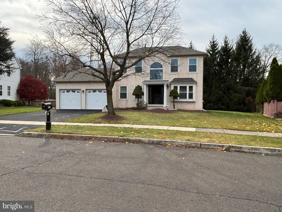 634 Nicole Dr, Southampton, PA 18966 - Image #1