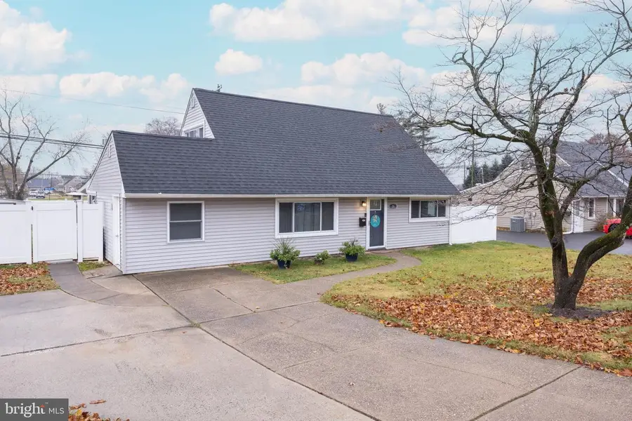 26 Queen Lily Rd, Levittown, PA 19057 - Image #2