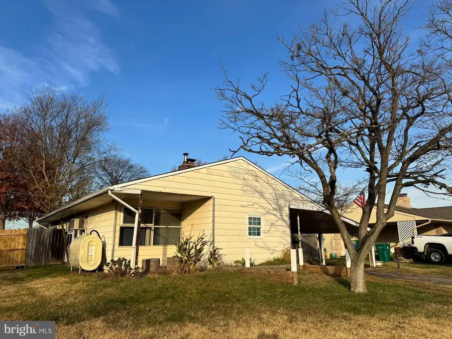 31 Swan Ln, Levittown, PA 19055 - Image #3