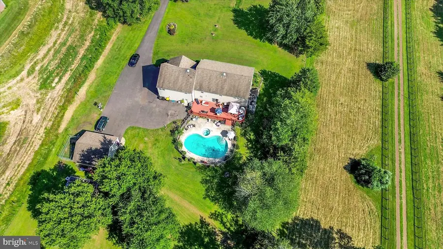 1010 Sweetbriar Rd, Perkasie, PA 18944 - Image #2