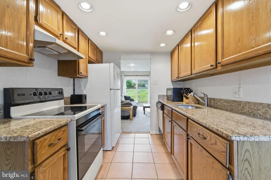 48 Old Mill Ln, Southampton, PA 18966 - Image #2