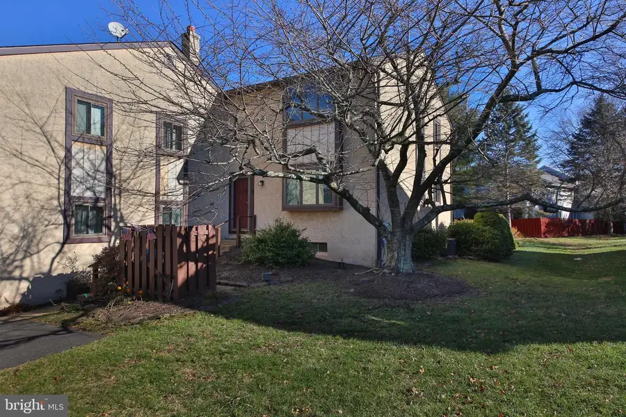 110 Palace Ct, Chalfont, PA 18914 - Image #2