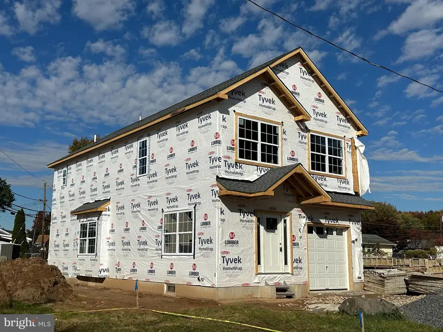 909 New Chestnut St, Bristol, PA 19007 - Image #2