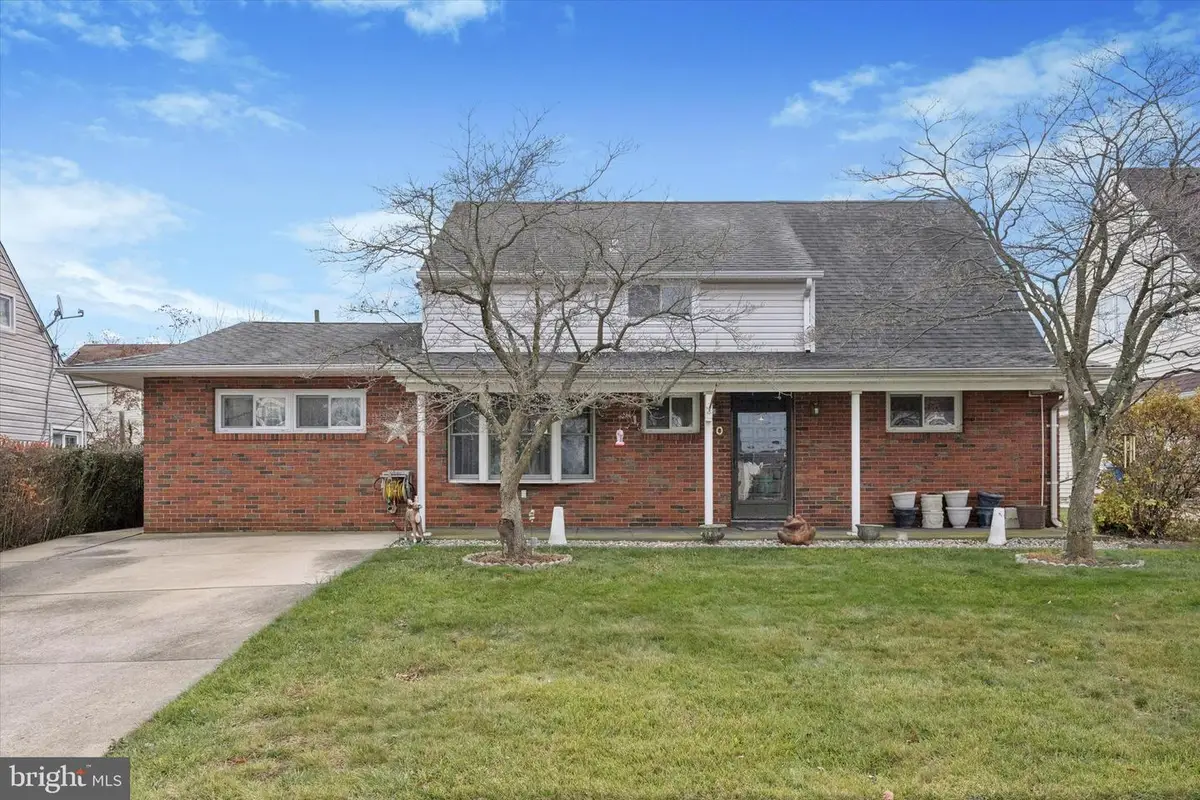 30 Whitewood Dr, Levittown, PA 19057 - Image #1