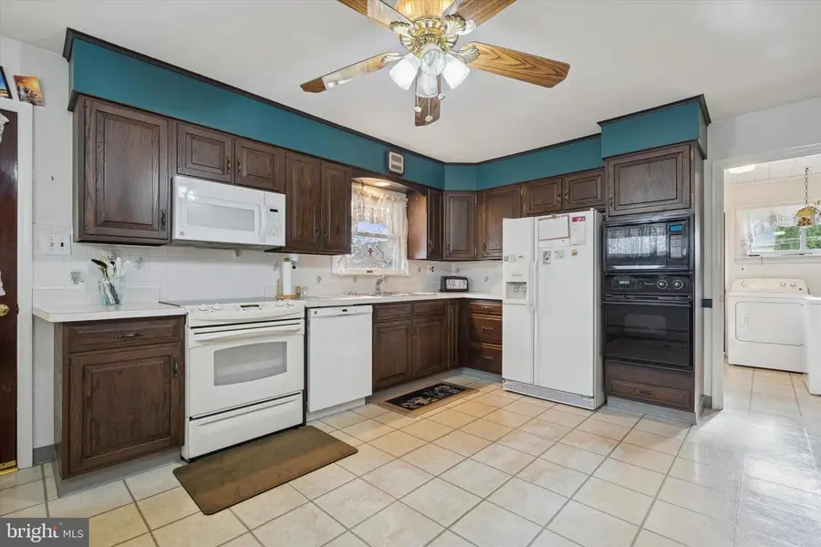 30 Whitewood Dr, Levittown, PA 19057 - Image #2