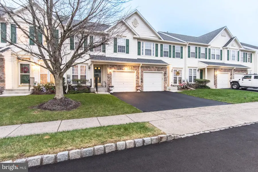 843 Geranium Dr, Warrington, PA 18976 - Image #2