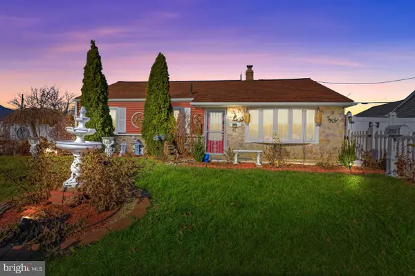 2752 Windsor Dr, BENSALEM, PA 19020